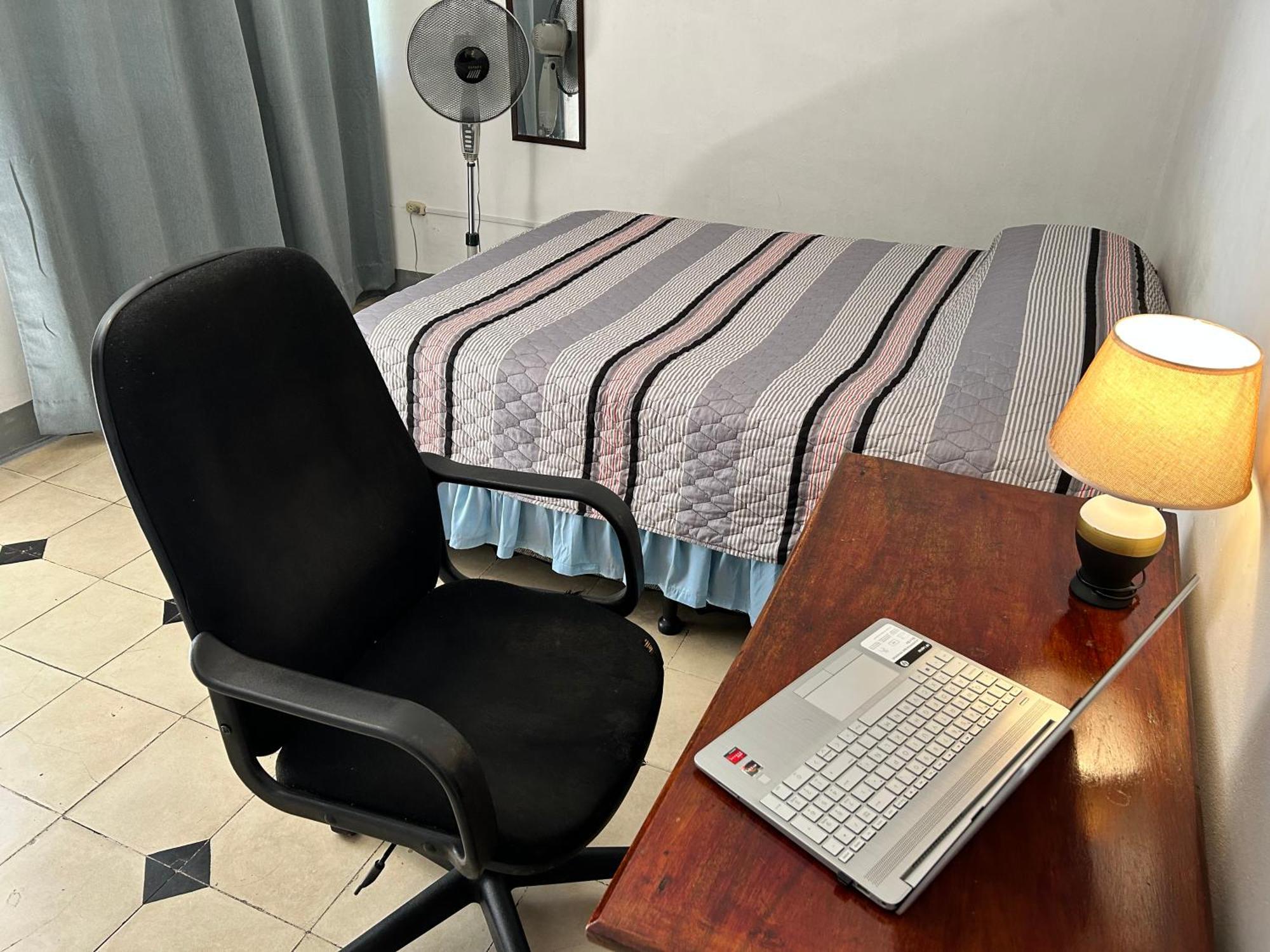 El Callejon Guest House เลออน ภายนอก รูปภาพ