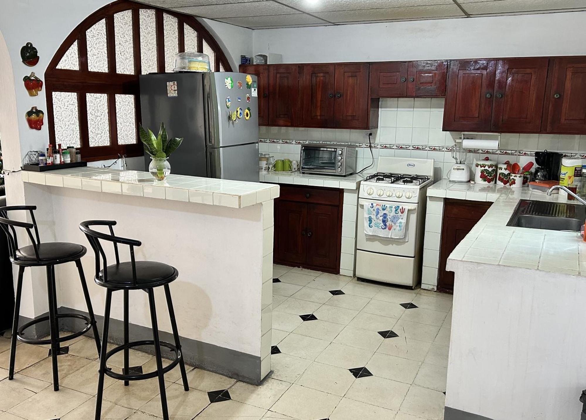 El Callejon Guest House เลออน ภายนอก รูปภาพ