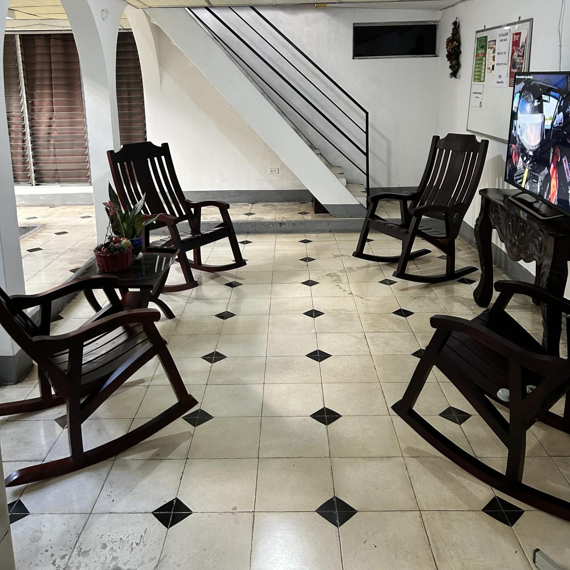 El Callejon Guest House เลออน ภายนอก รูปภาพ