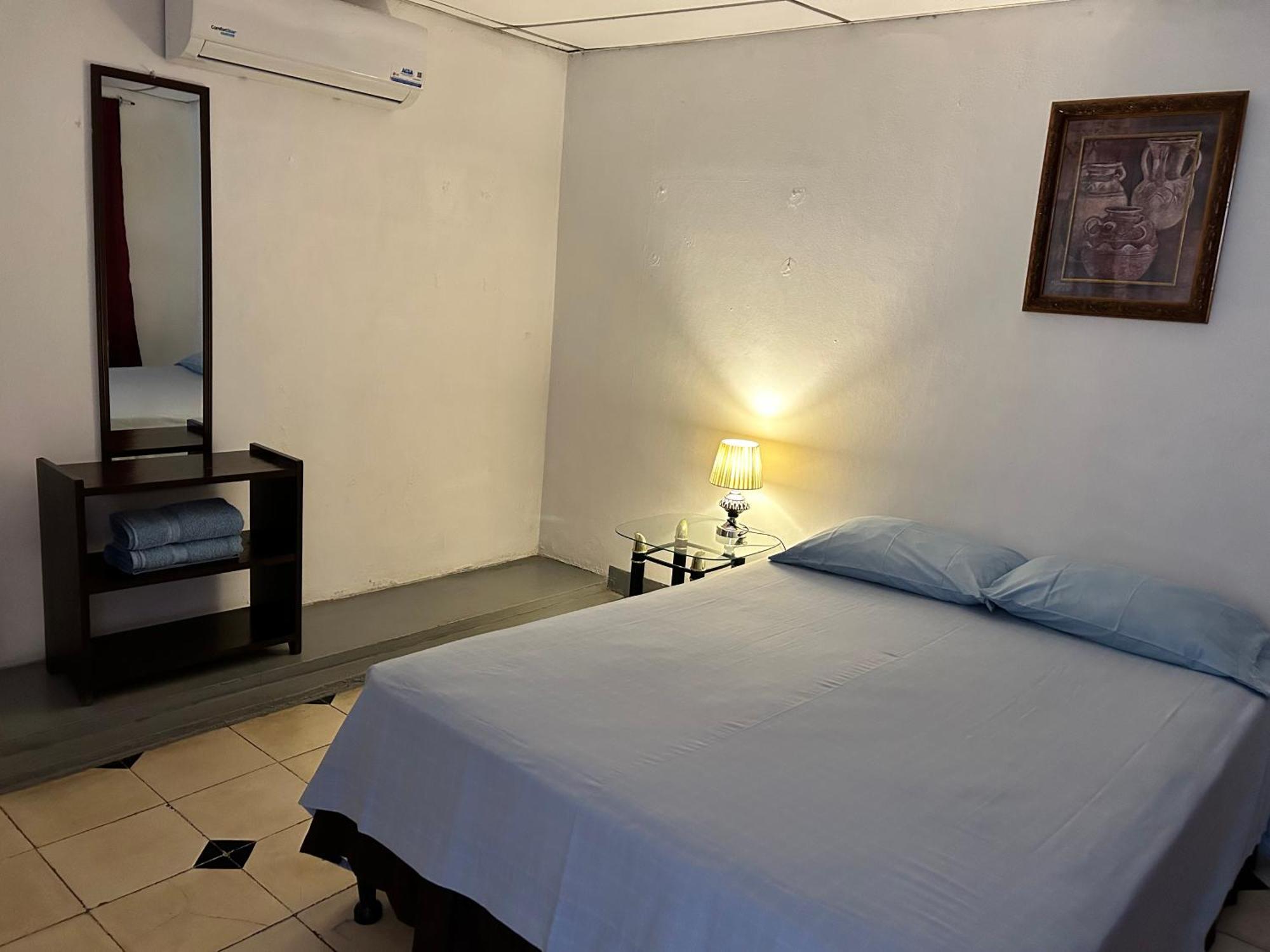 El Callejon Guest House เลออน ภายนอก รูปภาพ