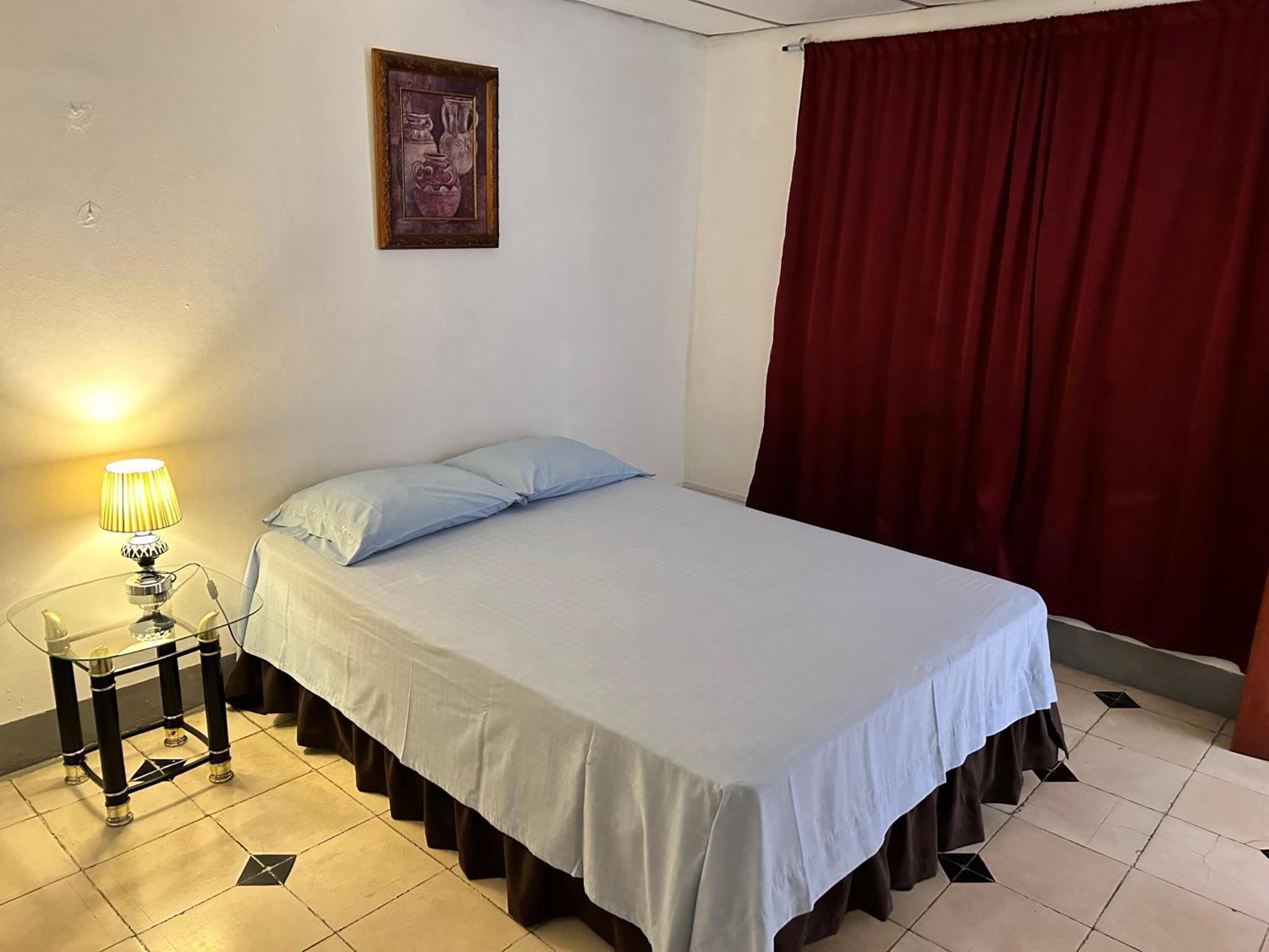 El Callejon Guest House เลออน ภายนอก รูปภาพ