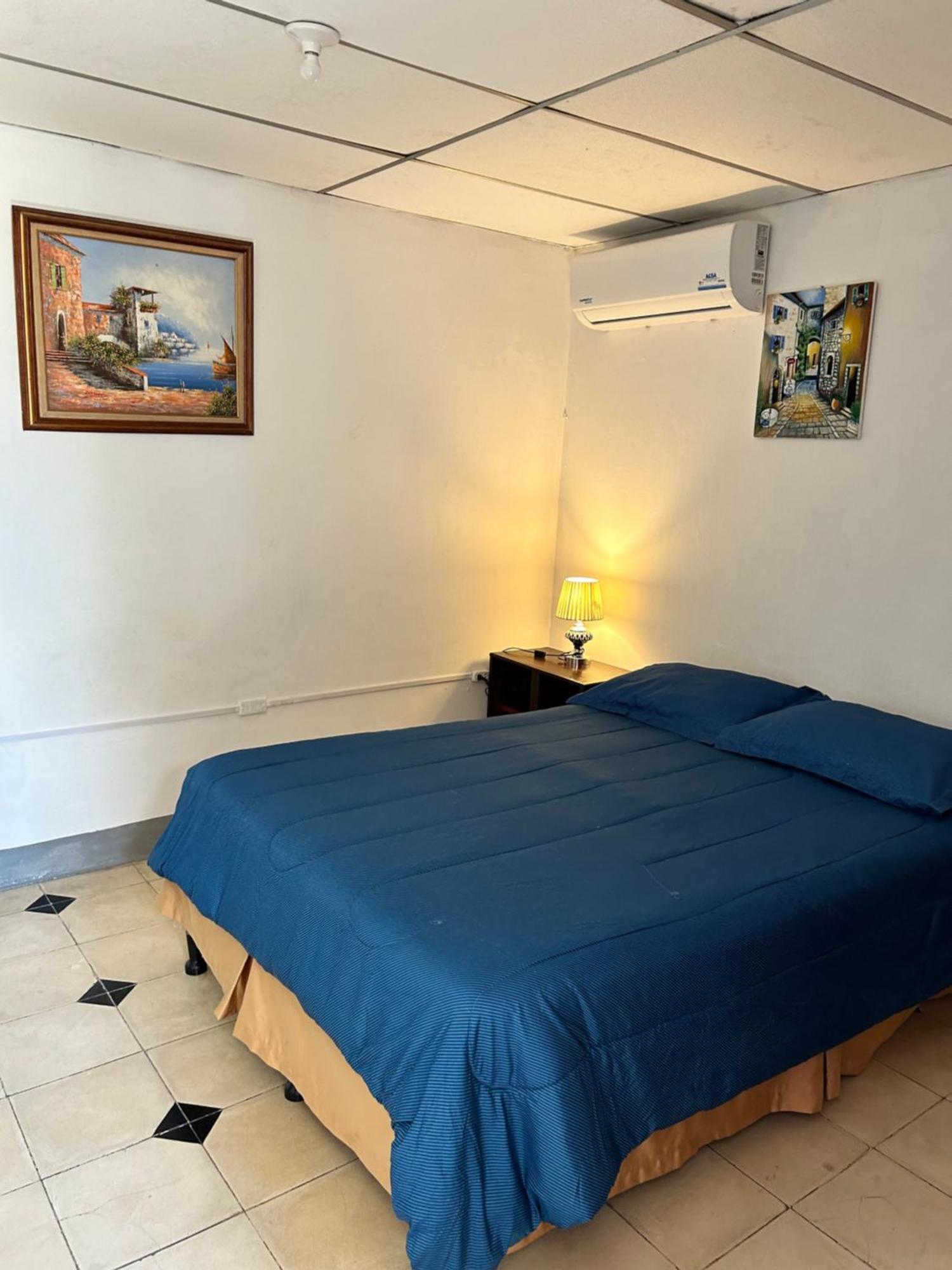 El Callejon Guest House เลออน ภายนอก รูปภาพ