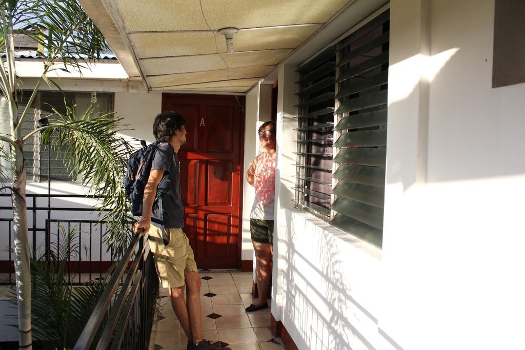 El Callejon Guest House เลออน ภายนอก รูปภาพ