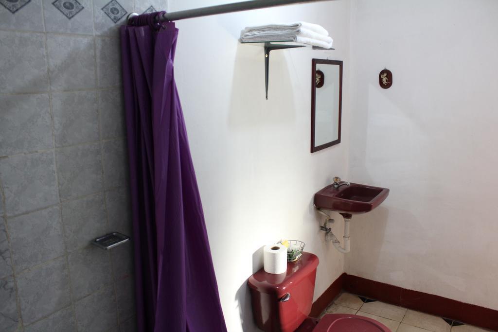 El Callejon Guest House เลออน ภายนอก รูปภาพ