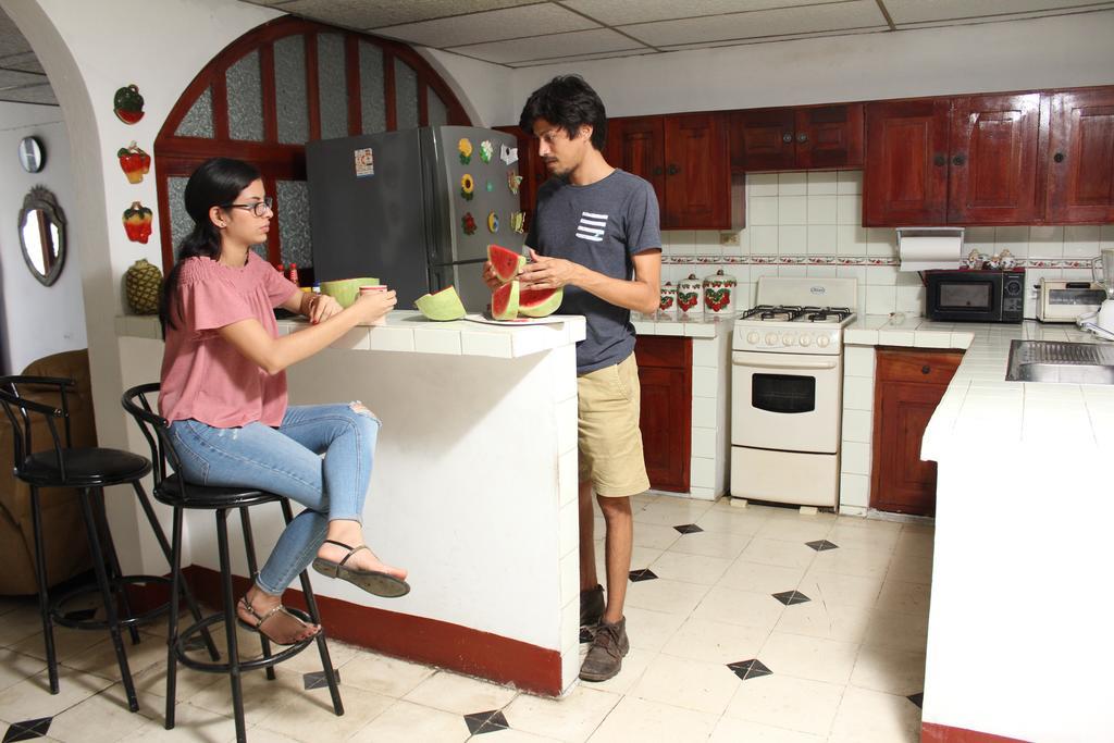 El Callejon Guest House เลออน ภายนอก รูปภาพ