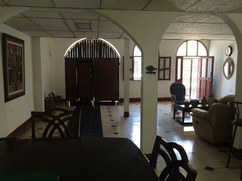 El Callejon Guest House เลออน ภายนอก รูปภาพ