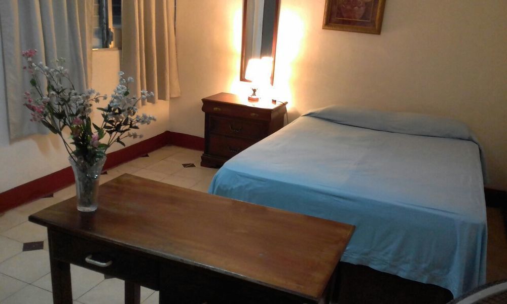 El Callejon Guest House เลออน ภายนอก รูปภาพ